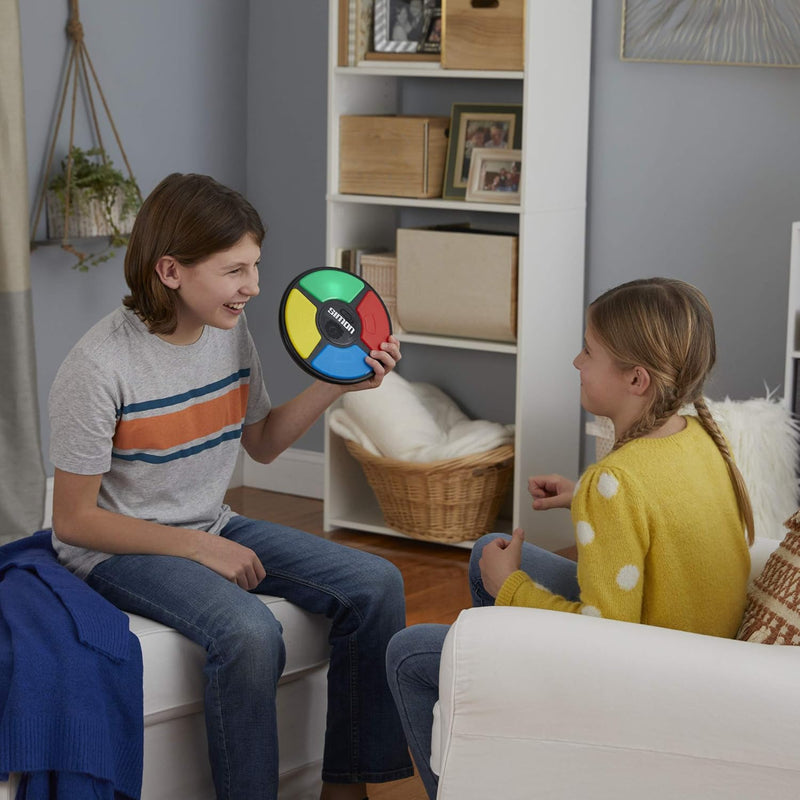 Hasbro Gaming Simon Electronic Memory Game, Handheld Light and Sound Game, Ages 8 and Up